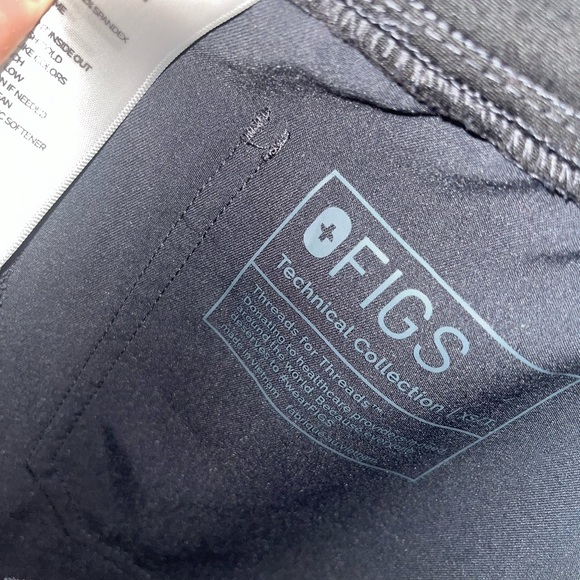 High waisted FIGS yola skinny scrub pants - Picture 5 of 9